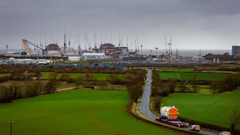 La central nuclear de Hinkley Point C, en Somerset, Reino Unido, recibi� hacer unos d�as el segundo reactor nuclear que instalar� la francesa EDF.
