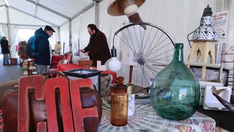 En el mercadillo hay antigedades, vinilos, artculos curiosos o repostera artesanal