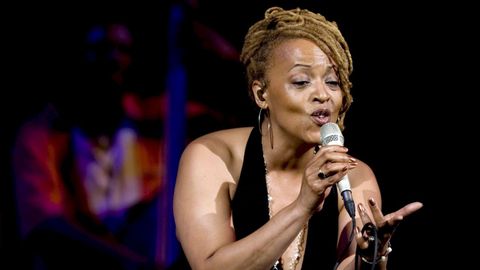 Cassandra Wilson, durante una actuaci�n en Valencia en el a�o 2008