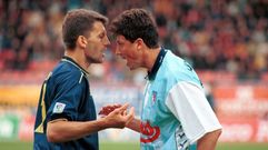 Lubo Penev, encar�ndose con Djukic en un Compos-Valencia