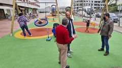Estreno de la ampliaci�n del parque infantil sobre la pasarela del tren en Jos� Adrio, en Pontevedra