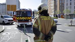 Imagen de archivo de una intervenci�n de los bomberos en el cruce de las calles P�rez Ard� y ronda de Outeiro