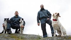 Entrenamiento de rescate del servicio cinol�gico de la Guardia Civil en Galicia
