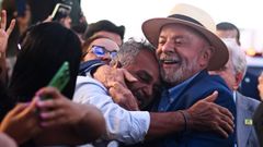 Lula saludando a simpatizantes en un acto reciente