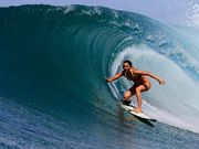 Luc�a Marti�o, de Gij�n, es la primera vez que surfear� en A Lanzada.