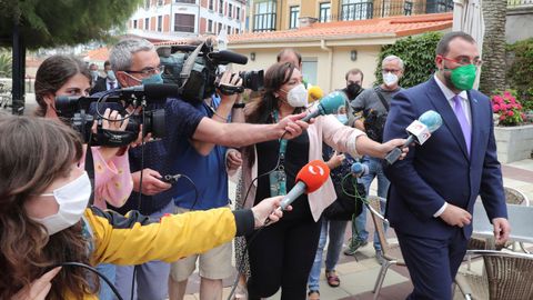 El presidente del Principado, Adri�n Barb�n,
