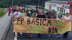 Familias de Carral se manifestaron por la imposici�n de una FP b�sica de Automoci�n 