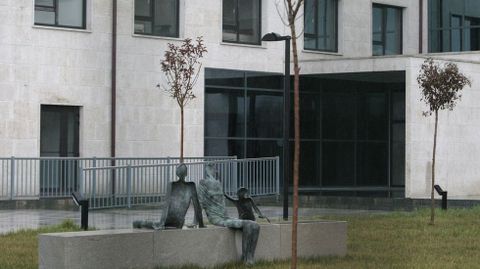 Exterior de la residencia de mayores del barrio de O Mor�n