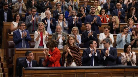 La bancada socialista aplaude a Pedro Snchez, este mircoles en el Congreso.
