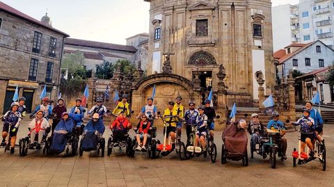 El grupo de peregrinos en su paso por Pontevedra