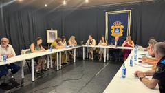 La Mesa Local de Coordinaci�n Interinstitucional contra a Violencia de X�nero de Ribeira estuvo presidida por Mar�a Sampedro y Roberto Barba.