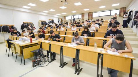 Primer examen de selectividad en el campus de Pontevedra