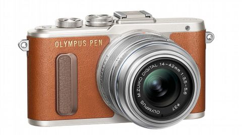 Olympus Pen e-pl8 | Ejercicio de diseo. El sistema Micro Cuatro Tercios resiste de la mano de la compaa japonesa. Este modelo incluye pantalla tctil reversible, conectividad WiFi y filtros artsticos. La carcasa est recubierta de piel.