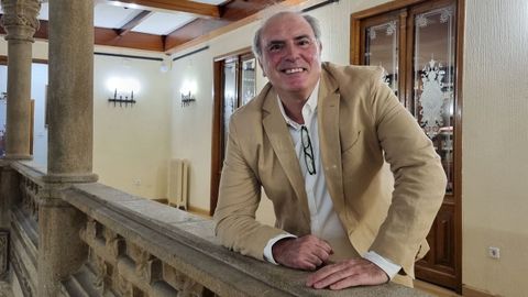 Luis Prieto impartió una charla anoche en el Liceo de Ourense.