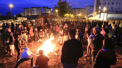 Ambiente en una de las hogueras de Lugo