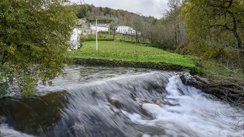 Una presa en A Ponte de L�uzara, donde empieza el recorrido