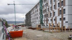 Con ms de veinte millones y medio de euros, el CHUF se prepara para un 2026 en el que se trabajar simultneamente en dos fases: la que est en marcha, para completar el edificio asistencial que albergar Urgencias y hospitalizacin (en la foto) y la final, que remodelar las habitaciones del ala antigua y bloques quirrgicos.