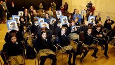 Los ni�os leen fragmentos de la �ltima obra de Fina Casalderrey