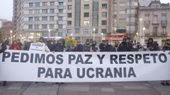 Decenas de personas, en su mayor�a ucranianos residentes en Asturias, se han concentrado este viernes en Gij�n para pedir a la Uni�n Europea que apoye a Ucrania a parar la invasi�n rusa