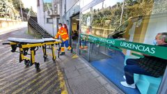 Entrada del servicio de urgencias del Hospital Montecelo, en Pontevedra
