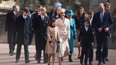 La familia real brit�nica se re�ne para la misa de Pascua
