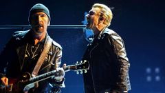 El Palau Sant Jordi se entrega a la magia de U2
