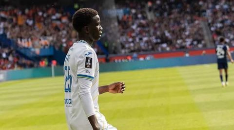 Abdoulaye Faye, pr�ximo jugador del Celta, en un partido con el Lorient de la pasada campa�a.
