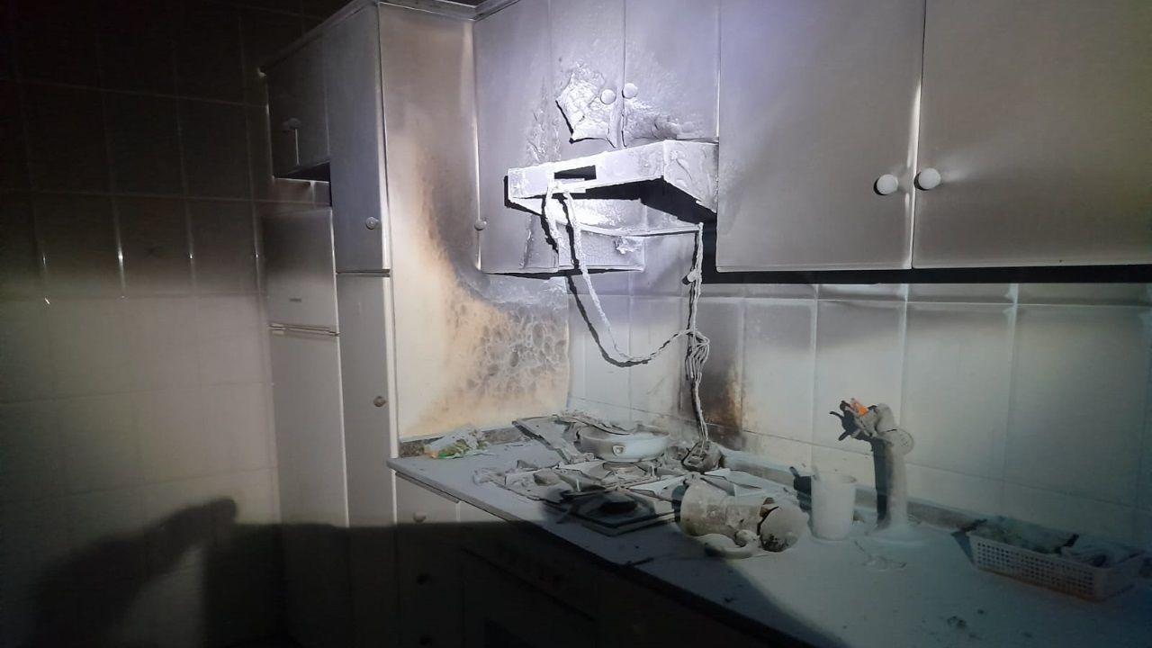 Tres personas resultan intoxicadas por inhalación de humo en un incendio en Guísamo, Bergondo