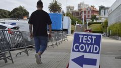 Unidad m�vil para test del covid en Riazor, A Coru�a