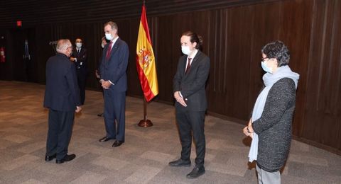 Felipe VI, con Pablo Iglesias y Arancha Gonz�lez Laya con la colectividad espa�ola en Bolivia