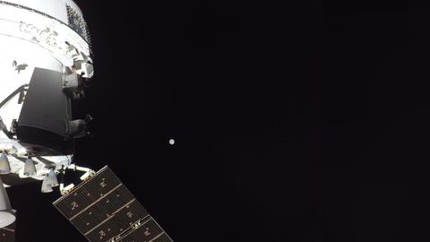 Imagen de la Luna captada por una c�mara exterior de la nave Orion