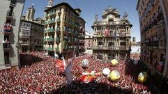 �Pamploneses, pamploneses, viva San Ferm�n�