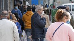 En el �rea sanitaria, en la imagen una calle de Pontevedra, los casos activos son este viernes 1.194