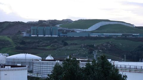 Al fondo, planta de tratamiento de residuos de Nosti�n