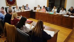 Imagen de archivo de un pleno municipal en Ribadavia