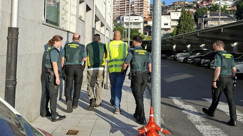 El detenido, llegando a la comandancia Pontevedra