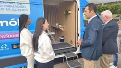 En el mes de marzo, el nuevo Centro de Informaci�n � Muller m�vil, promovido por la Xunta, ya recorri� varios municipios de la provincia de Lugo, como Castro de Rei. Durante el mes de junio, pas� por Xermade (en la imagen) Portomar�n, Cervantes, Negueira de Mu�iz o Guitiriz. Ahora, sin descanso, volver� a emprender la marcha en julio. A finales de mes, pasar� por Triacastela. Su funci�n es ofrecer asesoramiento y atenci�n directa a mujeres v�ctimas de violencia de g�nero por si desean denunciar, demandar informaci�n o solicitar ayuda jur�dica.