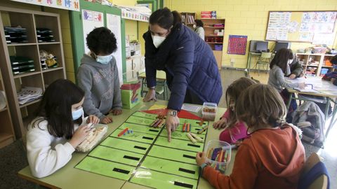 Ni�os de A Laxe trabajando con un programa de c�lculo