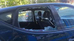 Estado en el que qued� el veh�culo que un hombre rompi� con su propia pr�tesis de pierna