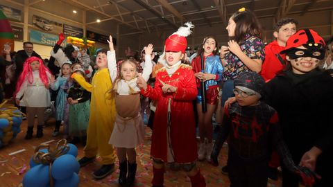 FESTIVAL DE DISFRACES EN EL PABELLON DE A CACHADA