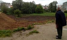 La parcela est� en el barrio de San Cristovo, pr�xima a A Cristina.