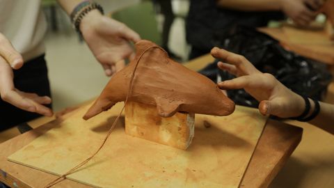 Los alumnos realizaron primero maquetas en barro