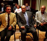 Rogelio Mart�nez (en el centro) presidi� la reuni�n.