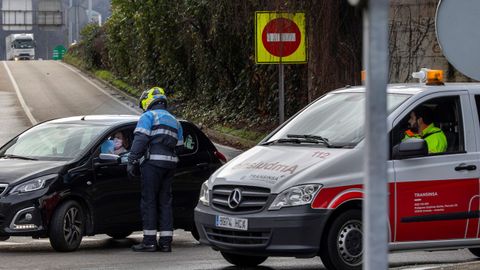 Control policial a la entrada de Mieres, durante el ltimo cierre perimentral