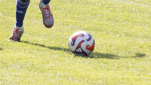 Foto de archivo de un bal�n de f�tbol