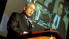 �lvaro Vi�itez, durante un acto de homenaje a Segundo Dur�n celebrado en A Pobra en el 2008.