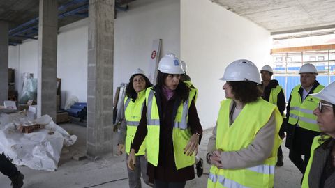 La conselleira de Vivenda, Mara Martnez Allegue, y la alcaldesa, Goretti Sanmartn, visitaron esta maana las obras