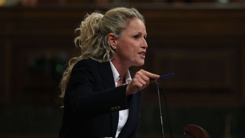 Montse M�nguez en sesi�n parlamentaria.