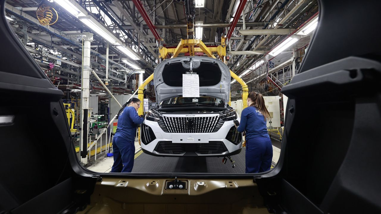 Sindicatos reclaman a Stellantis un nuevo ERE voluntario en la fábrica de Vigo