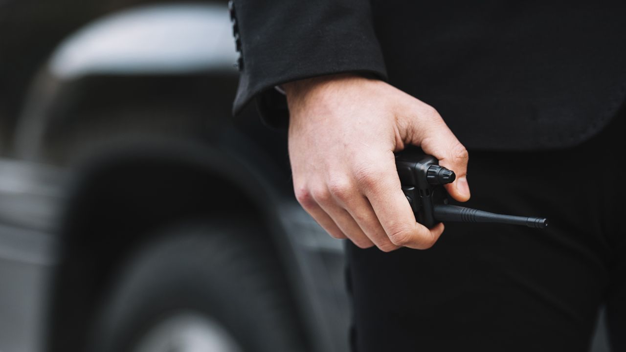 Tres vigilantes de seguridad logran que su empresa les pague 1.255 horas extra, un total de 11.329 euros